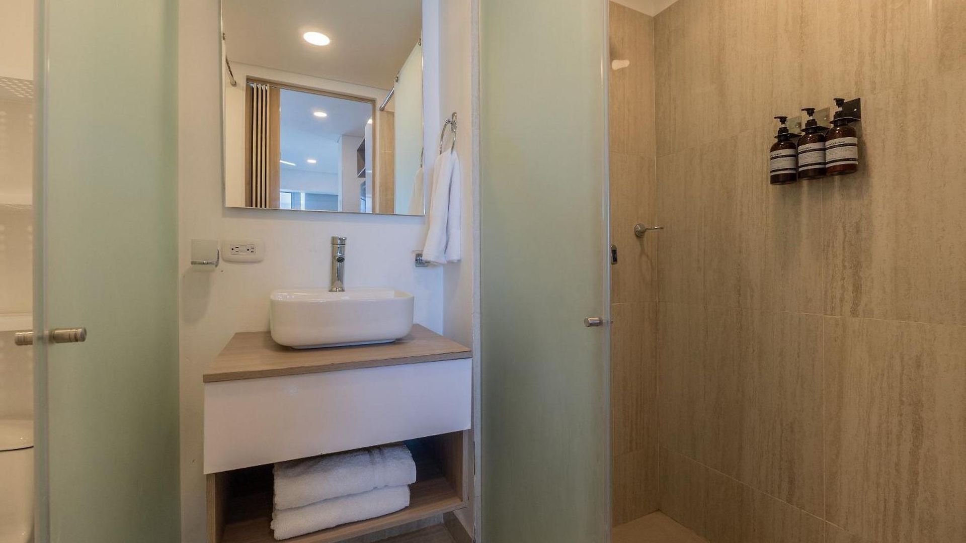 Amanecer Hermoso Vista Al Lago-crespo Cb736 Apartamento Cartagena